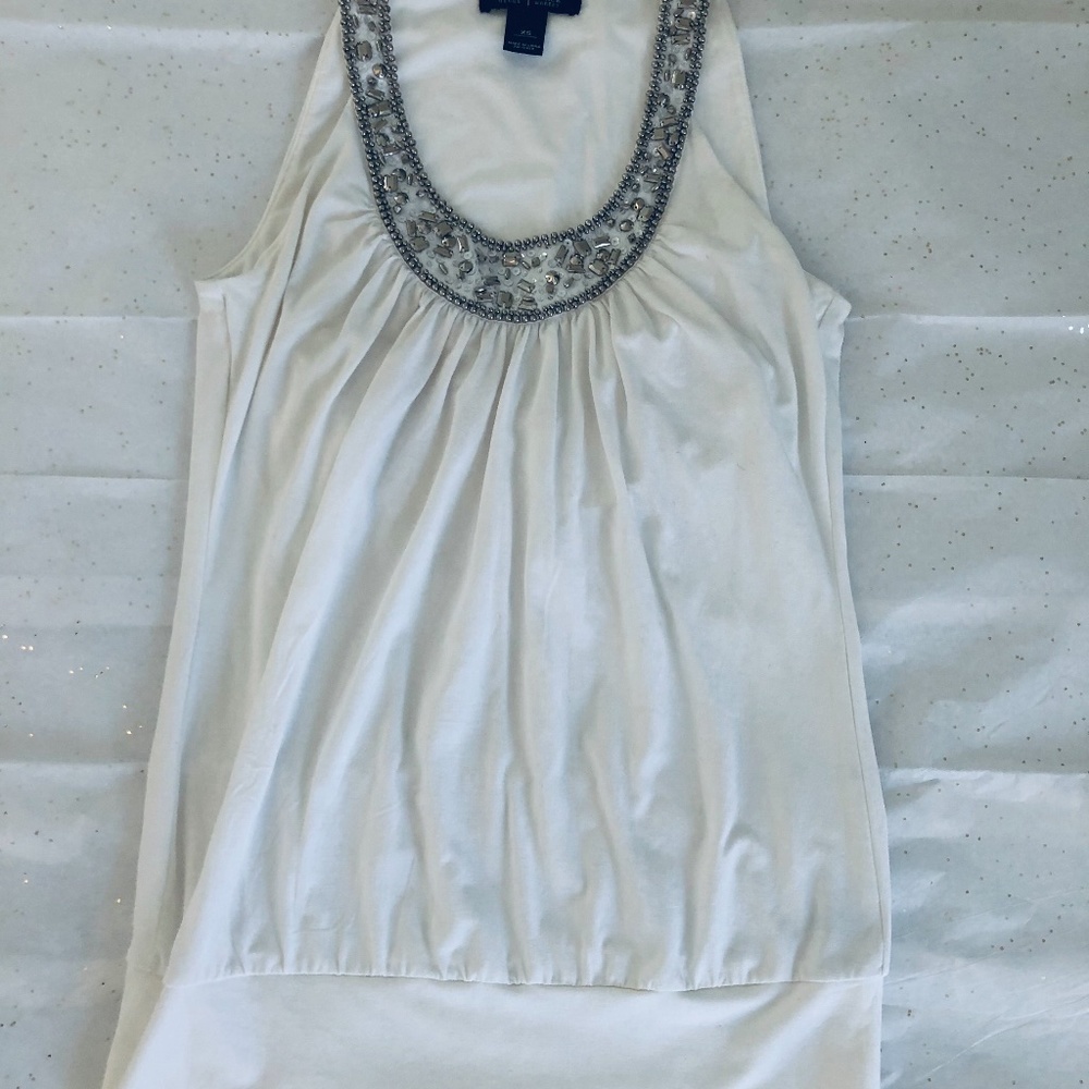 White House black market white top perfect fit